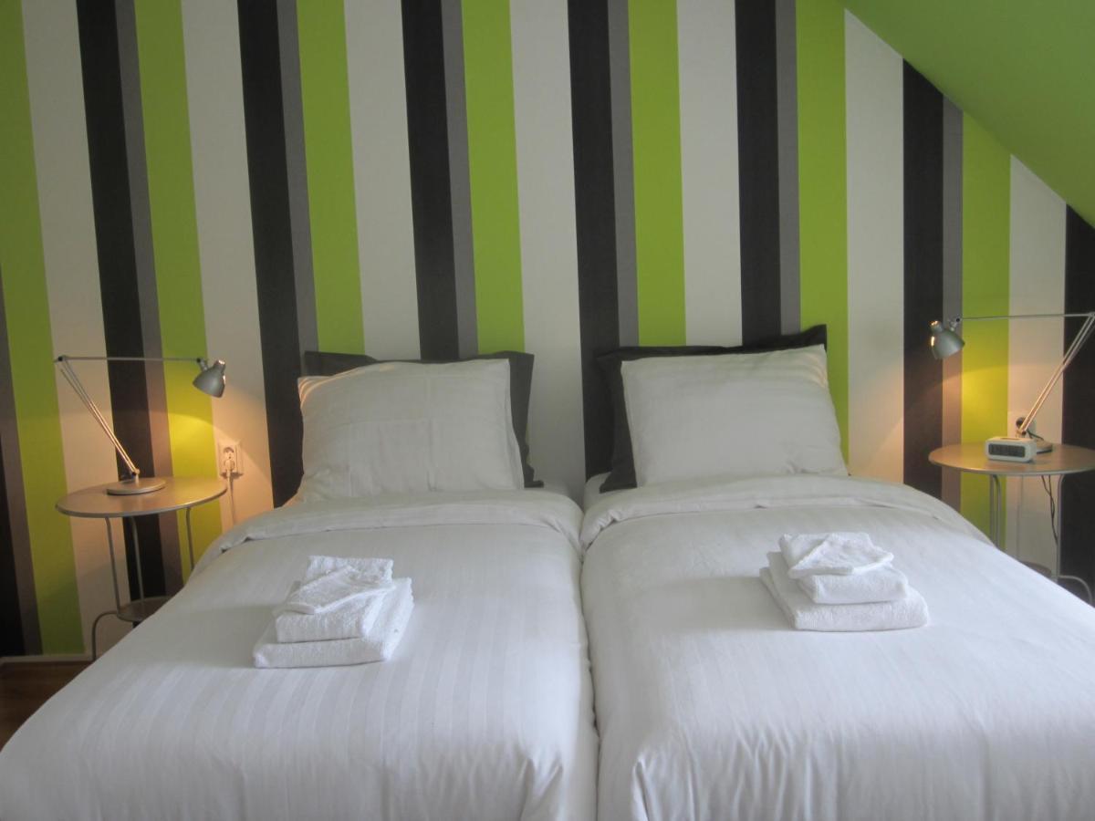 B&B De Gouden Vlo Donkerbroek Bagian luar foto